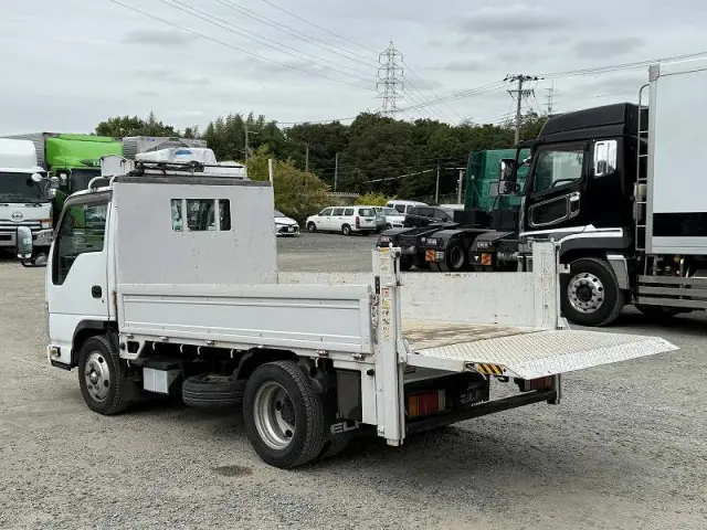 いすゞ エルフ BKG-NKR85A(2WD)の写真13