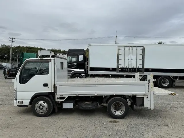 いすゞ エルフ BKG-NKR85A(2WD)の写真14