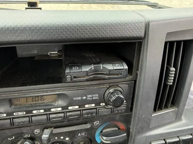 いすゞ エルフ BKG-NKR85A(2WD)の写真18