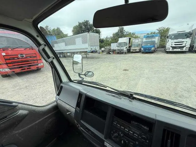 いすゞ エルフ BKG-NKR85A(2WD)の写真20