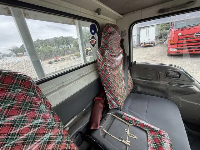 いすゞ エルフ BKG-NKR85A(2WD)の写真22