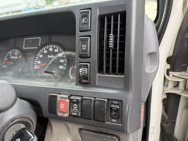 いすゞ エルフ BKG-NKR85A(2WD)の写真24