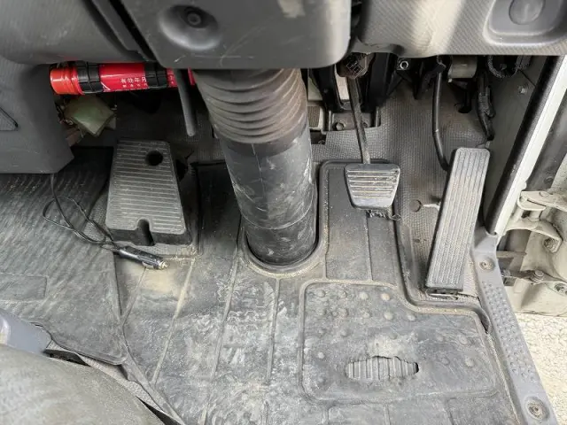 いすゞ エルフ BKG-NKR85A(2WD)の写真25