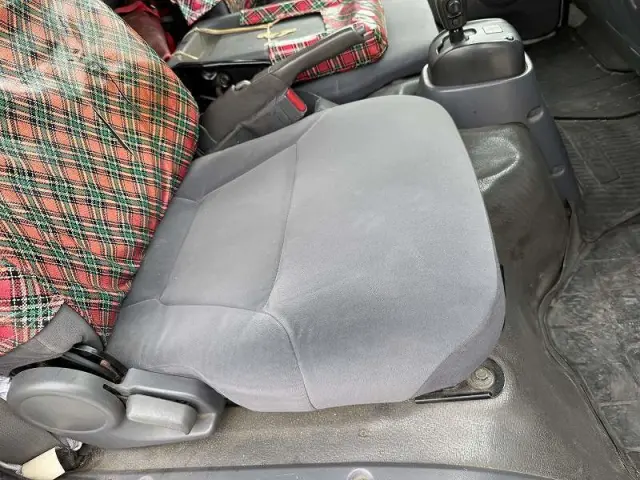 いすゞ エルフ BKG-NKR85A(2WD)の写真26