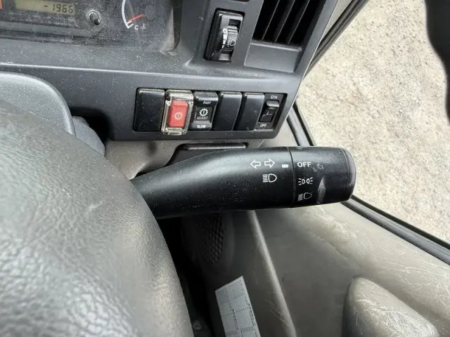 いすゞ エルフ BKG-NKR85A(2WD)の写真31