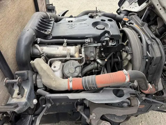 いすゞ エルフ BKG-NKR85A(2WD)の写真32