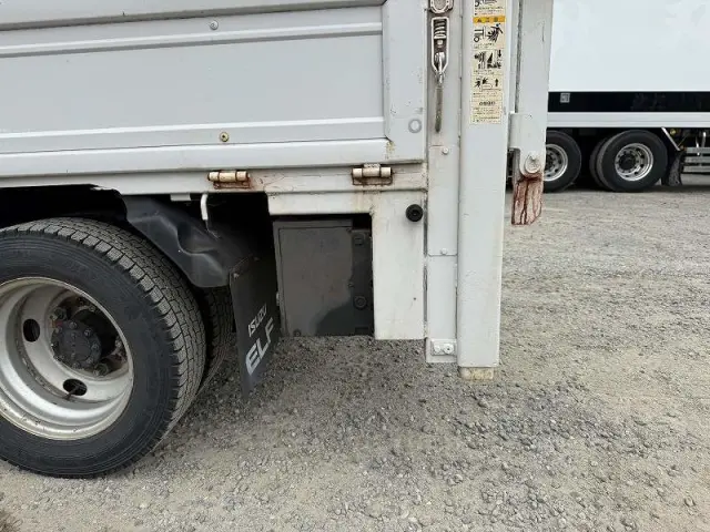 いすゞ エルフ BKG-NKR85A(2WD)の写真38