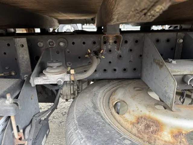 いすゞ エルフ BKG-NKR85A(2WD)の写真40