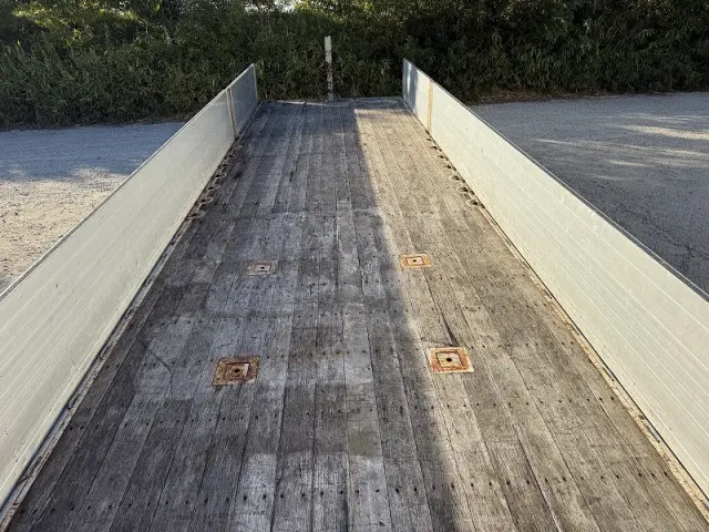 いすゞ ギガ QKG-CYJ77Bの写真9