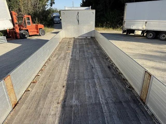 いすゞ ギガ QKG-CYJ77Bの写真11