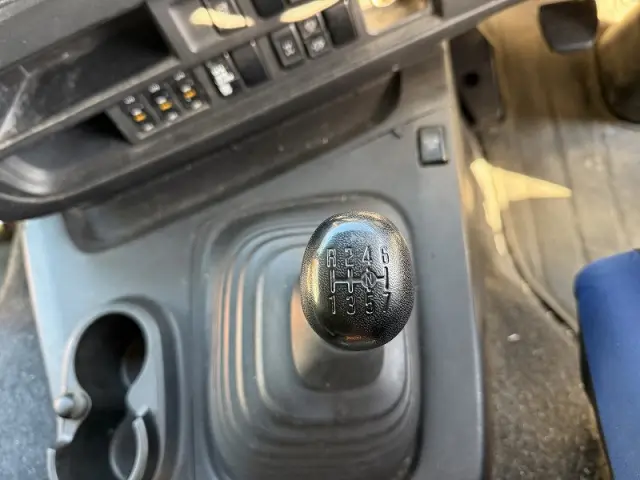 いすゞ ギガ QKG-CYJ77Bの写真13