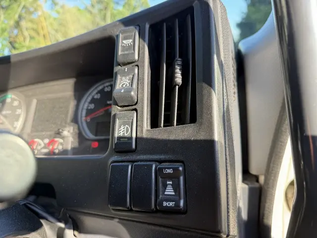 いすゞ ギガ QKG-CYJ77Bの写真17