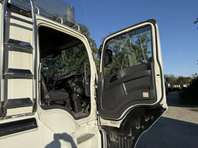 いすゞ ギガ QKG-CYJ77Bの写真21