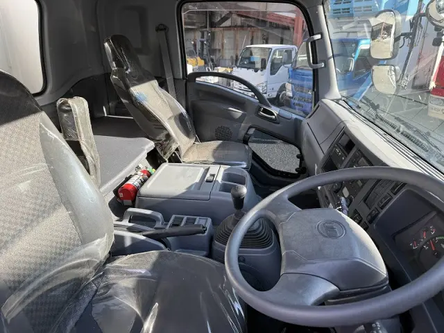 UD コンドル 2PG-BRR90T2(2WD)の写真38