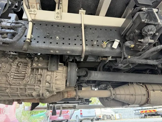 UD コンドル 2PG-BRR90T2(2WD)の写真46