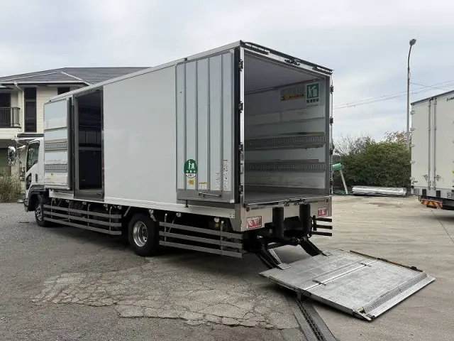 いすゞ フォワード 2PG-FSR90T2(2WD)の写真9