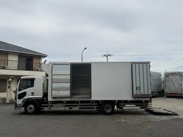 いすゞ フォワード 2PG-FSR90T2(2WD)の写真10