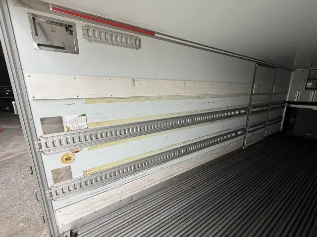 いすゞ フォワード 2PG-FSR90T2(2WD)の写真17