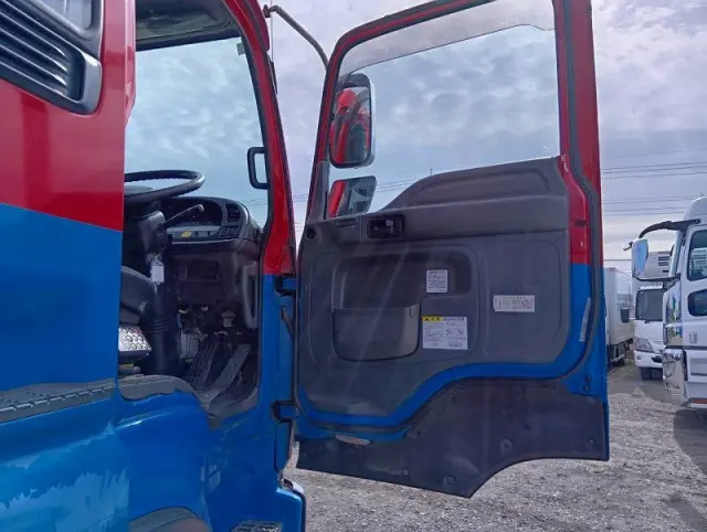 いすゞ ギガ QKG-EXD52ADの写真10