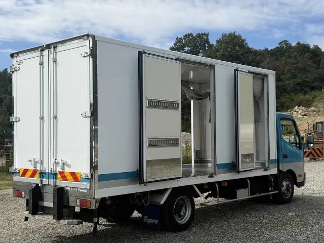 日野 デュトロ TKG-XZU722Mの写真10