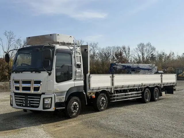 いすゞ ギガ QKG-CYJ77Aの写真1