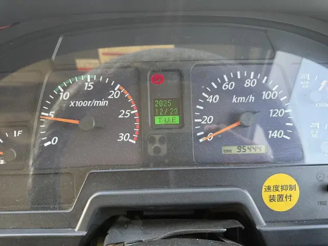 いすゞ ギガ QKG-CYJ77Aの写真17