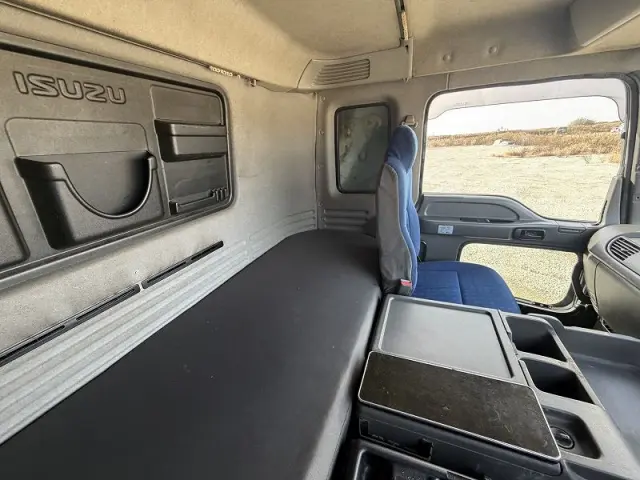 いすゞ ギガ QKG-CYJ77Aの写真33