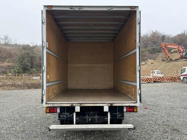 いすゞ エルフ TPG-NPR85AN(2WD)の写真9