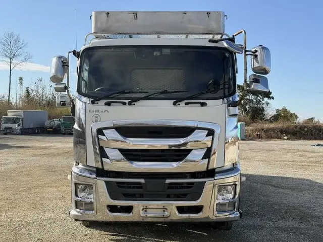 いすゞ ギガ QKG-CYJ77Bの写真2