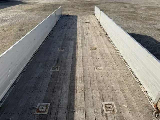 いすゞ ギガ QKG-CYJ77Bの写真9