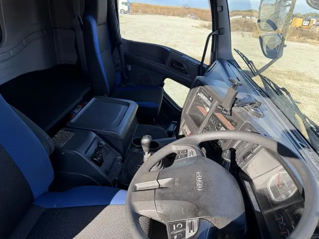 いすゞ ギガ QKG-CYJ77Bの写真13