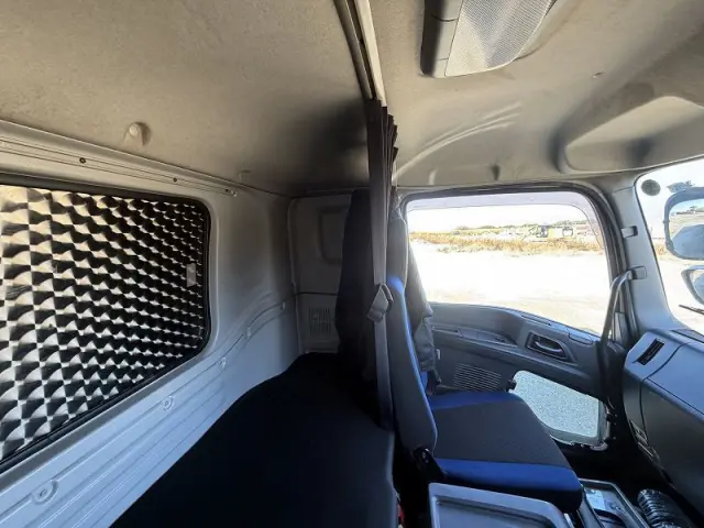 いすゞ ギガ QKG-CYJ77Bの写真24