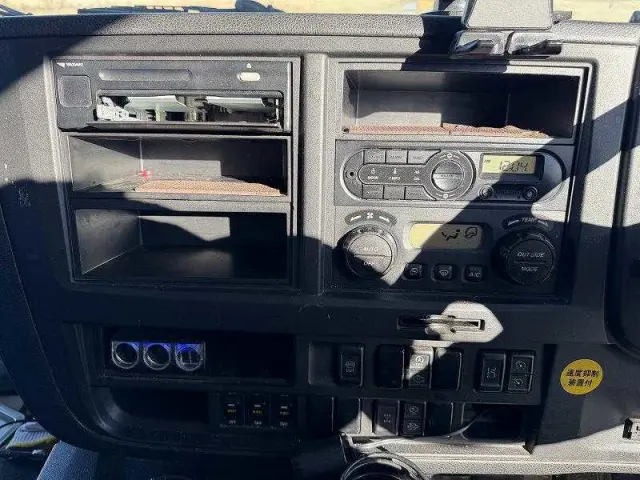 いすゞ ギガ QKG-CYJ77Bの写真34