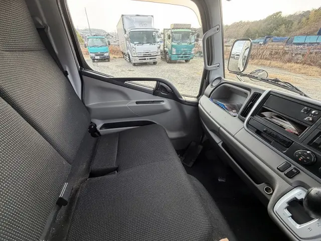 三菱 キャンター TPG-FBA00(2WD)の写真32
