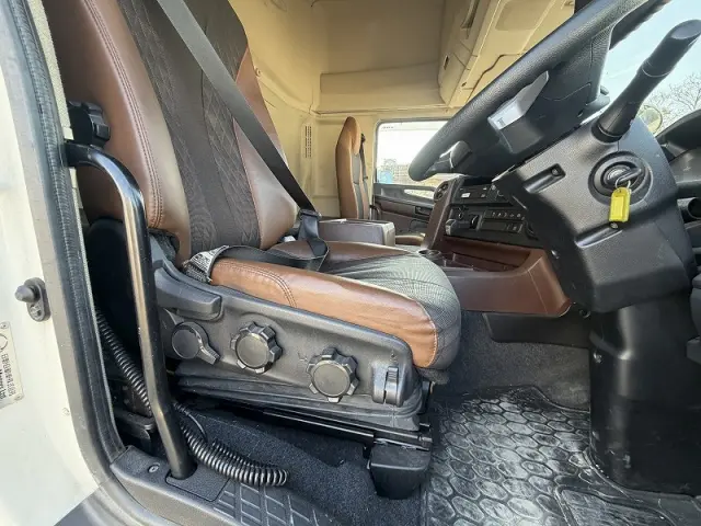 日野 プロフィア 2DG-FW1AHGの写真27