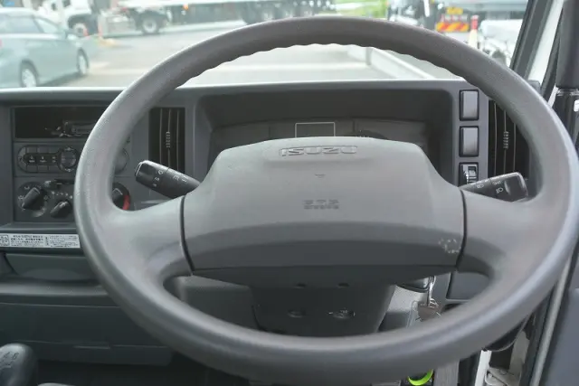 いすゞ エルフ TPG-NKR85AN(2WD)の写真32