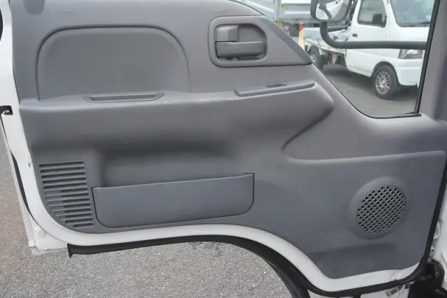 いすゞ エルフ TPG-NKR85AN(2WD)の写真42