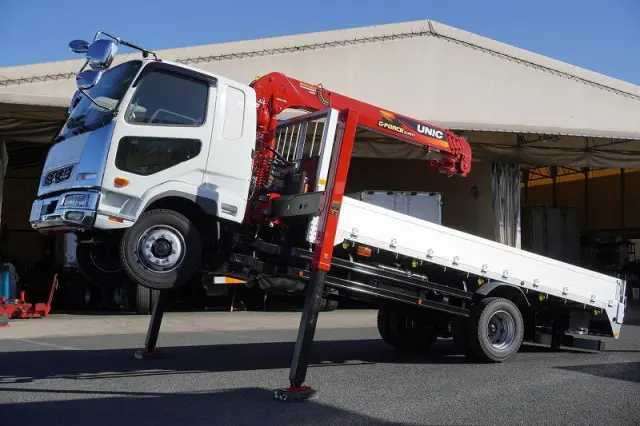 三菱 ファイター 2KG-FK62FZ(2WD)の写真1