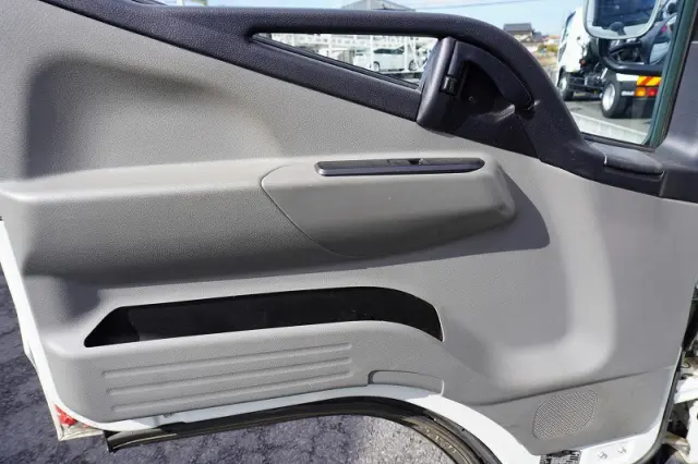 三菱 キャンター TPG-FEA50(2WD)の写真48