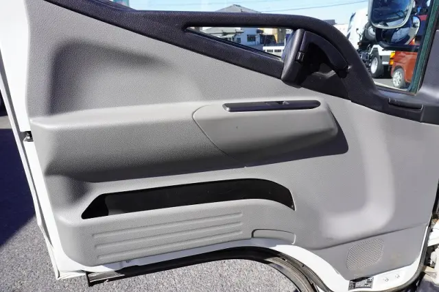 三菱 キャンター TPG-FEA50(2WD)の写真45