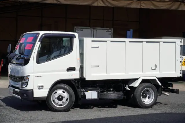 三菱 キャンター 2RG-FBA60(2WD)の写真1