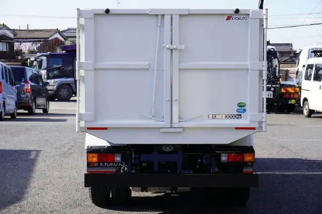 三菱 キャンター 2RG-FBA60(2WD)の写真4