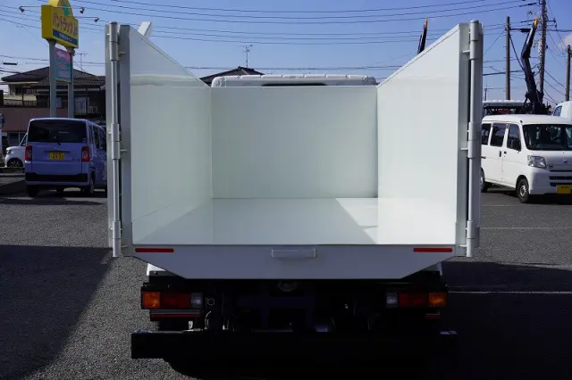 三菱 キャンター 2RG-FBA60(2WD)の写真16