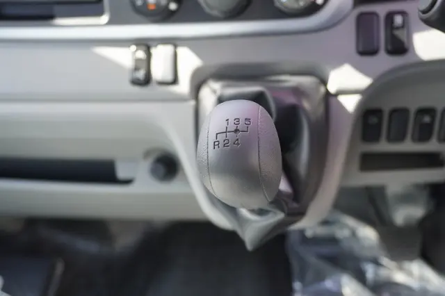 三菱 キャンター 2RG-FBA60(2WD)の写真26