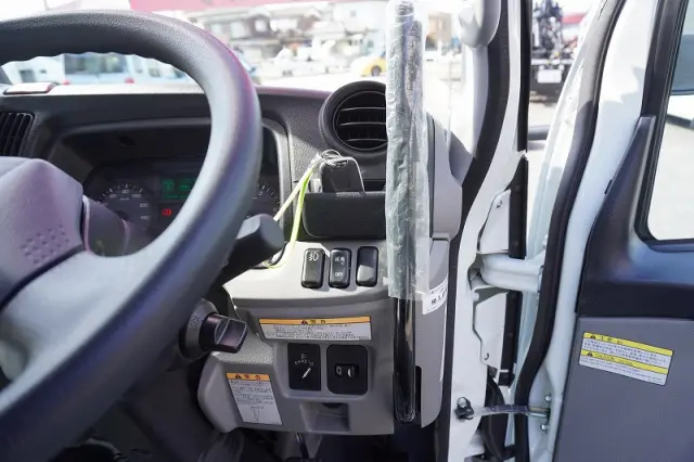 三菱 キャンター 2RG-FBA60(2WD)の写真28