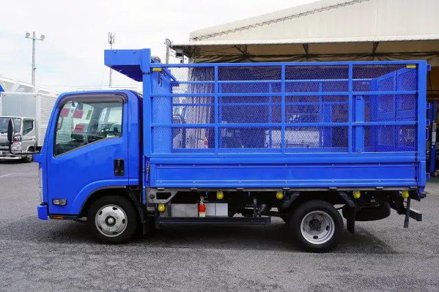 いすゞ エルフ TRG-NMR85R(2WD)の写真3