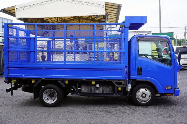 いすゞ エルフ TRG-NMR85R(2WD)の写真5