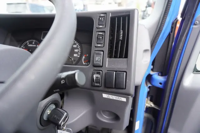 いすゞ エルフ TRG-NMR85R(2WD)の写真29