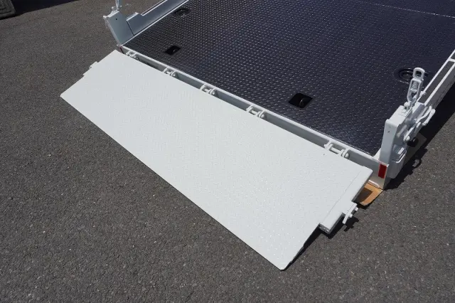 三菱 キャンター 2KG-FK62FZ(2WD)の写真17