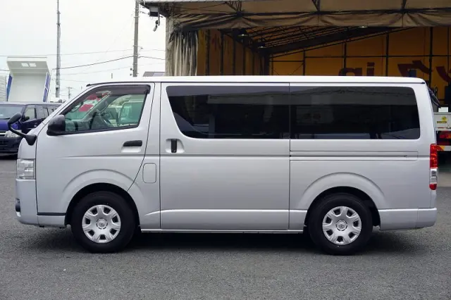 トヨタ ハイエースバン CBF-TRH200V(2WD)の写真3